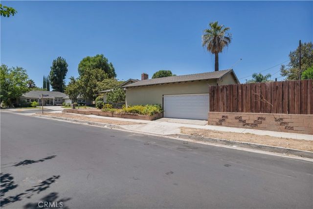 23635 Bessemer Street, Woodland Hills, CA 91367