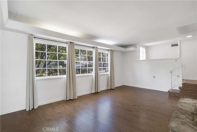 23635 Bessemer Street, Woodland Hills, CA 91367