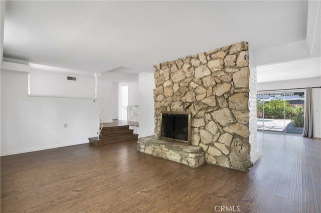 23635 Bessemer Street, Woodland Hills, CA 91367