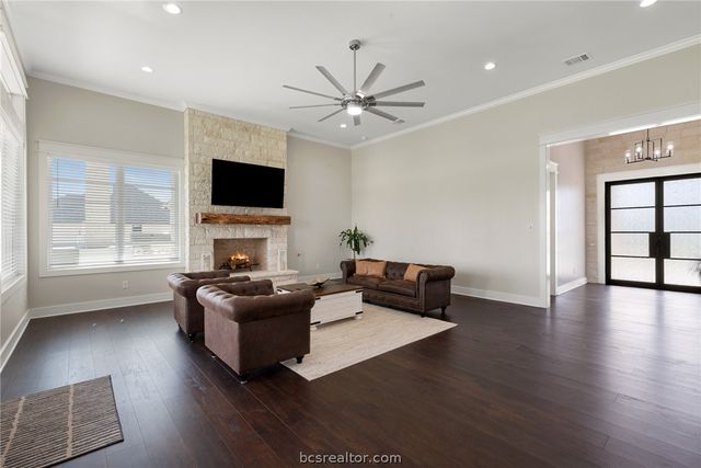 7844 Mathis Creek Drive, Bryan, TX 77808