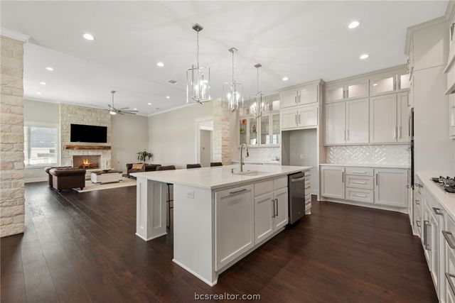 7844 Mathis Creek Drive, Bryan, TX 77808