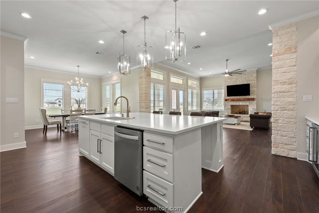 7844 Mathis Creek Drive, Bryan, TX 77808