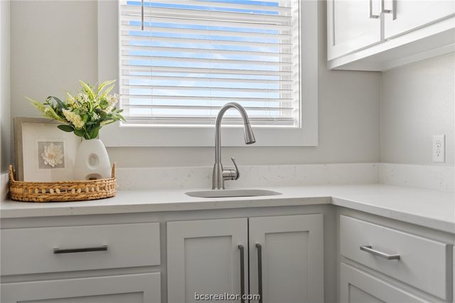 7844 Mathis Creek Drive, Bryan, TX 77808