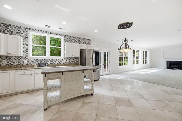 3209 SHOREVIEW RD, Triangle, VA 22172