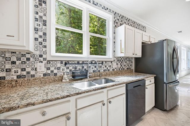 3209 SHOREVIEW RD, Triangle, VA 22172