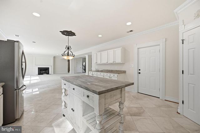 3209 SHOREVIEW RD, Triangle, VA 22172