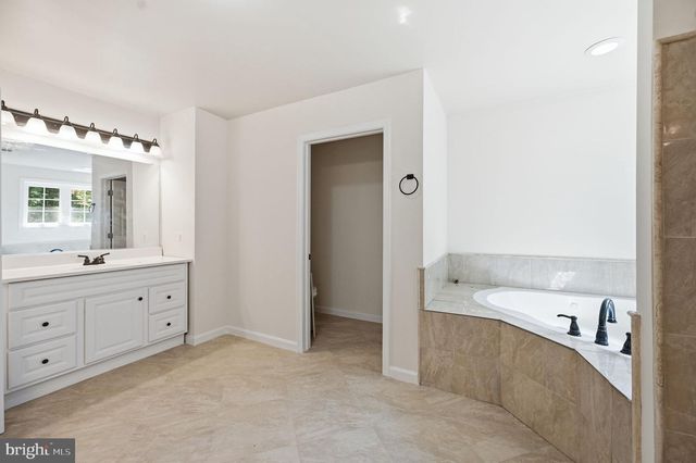 3209 SHOREVIEW RD, Triangle, VA 22172
