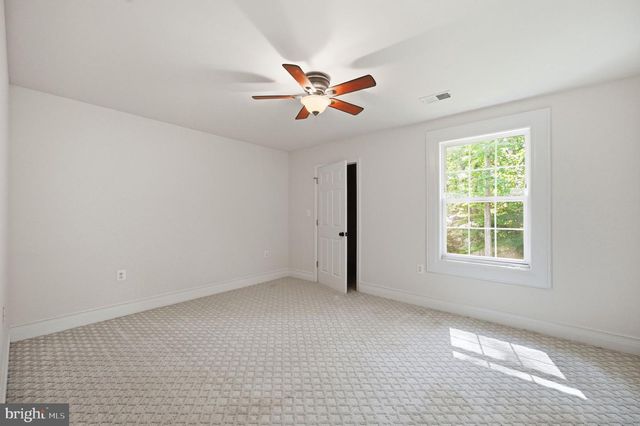 3209 SHOREVIEW RD, Triangle, VA 22172