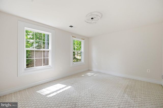 3209 SHOREVIEW RD, Triangle, VA 22172