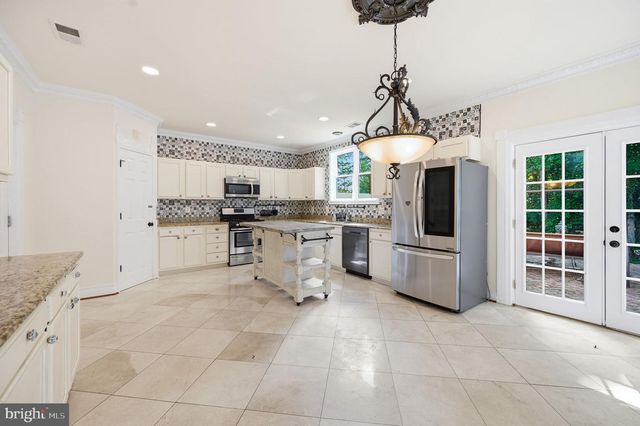 3209 SHOREVIEW RD, Triangle, VA 22172