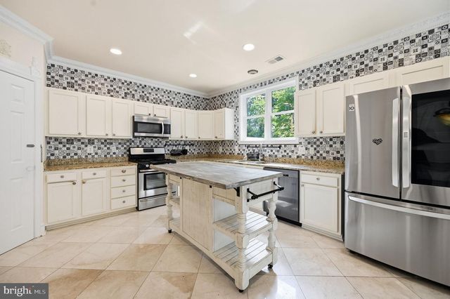 3209 SHOREVIEW RD, Triangle, VA 22172