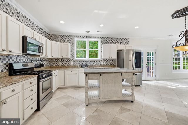 3209 SHOREVIEW RD, Triangle, VA 22172