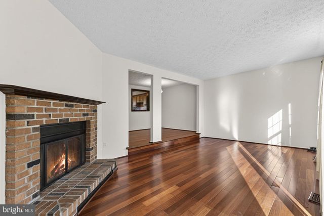 8123 STEEPLE CHASE CT, Springfield, VA 22153