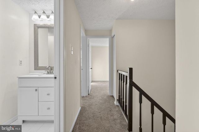 8123 STEEPLE CHASE CT, Springfield, VA 22153