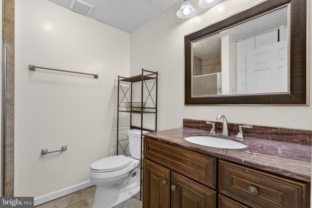 8123 STEEPLE CHASE CT, Springfield, VA 22153