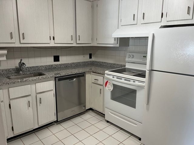 366 Elliot St 9, Newton, MA 02464