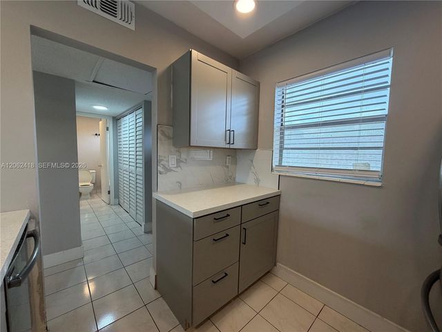 5071 W Oakland Park Boulevard 205, Lauderdale Lakes, FL 33313