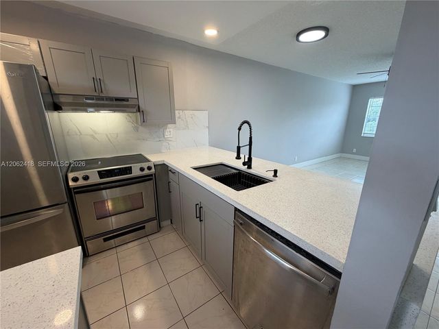 5071 W Oakland Park Boulevard 205, Lauderdale Lakes, FL 33313