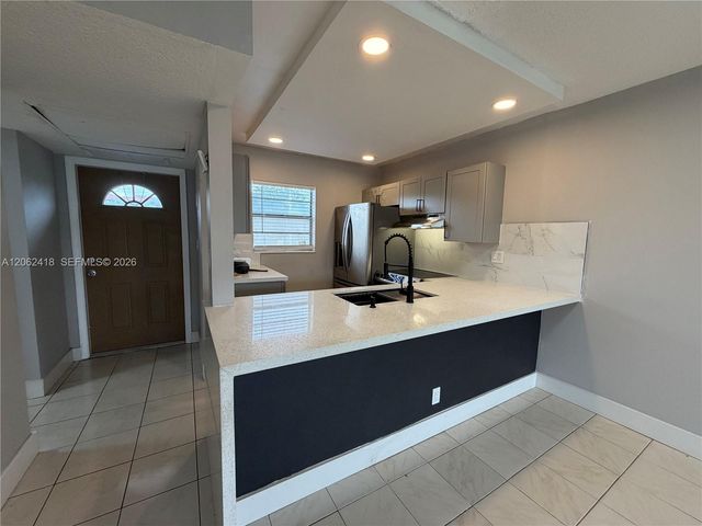 5071 W Oakland Park Boulevard 205, Lauderdale Lakes, FL 33313
