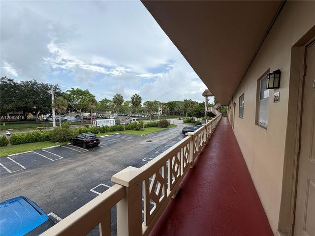 5071 W Oakland Park Boulevard 205, Lauderdale Lakes, FL 33313