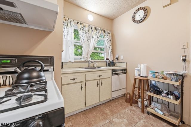 148 W End Ave, Englewood City, NJ 07631