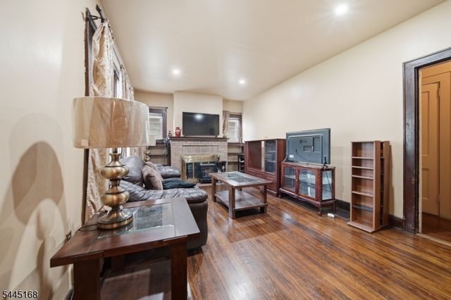 148 W End Ave, Englewood City, NJ 07631