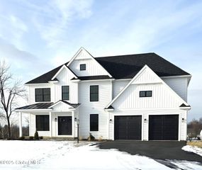 3 Faulkner Drive, Waterford, NY 12188