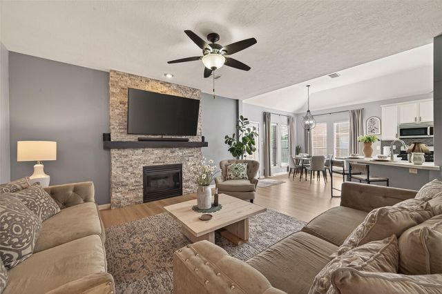 405 Pecan Grove, Dickinson, TX 77539