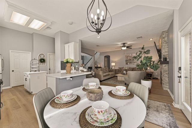 405 Pecan Grove, Dickinson, TX 77539