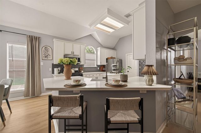 405 Pecan Grove, Dickinson, TX 77539