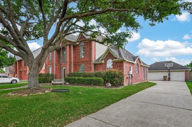 405 Pecan Grove, Dickinson, TX 77539