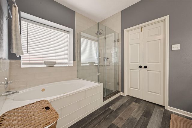 405 Pecan Grove, Dickinson, TX 77539