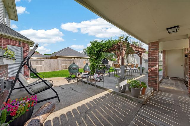 405 Pecan Grove, Dickinson, TX 77539