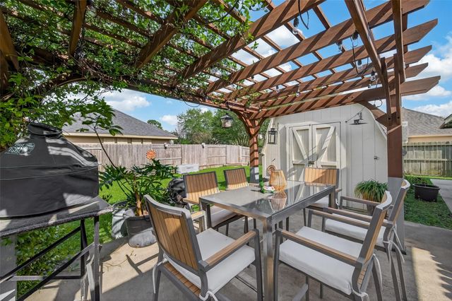 405 Pecan Grove, Dickinson, TX 77539