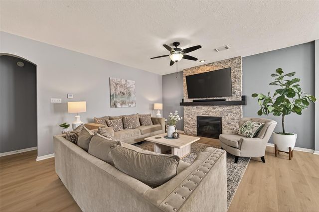 405 Pecan Grove, Dickinson, TX 77539