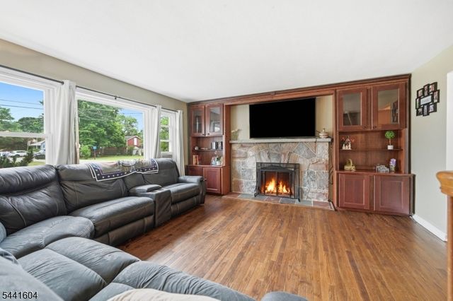 19 Fredericks St, Wanaque Boro, NJ 07465