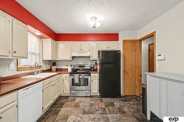 9164 Sprague Street, Omaha, NE 68134