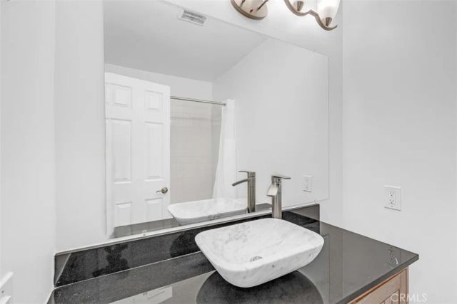 4140 Warner Boulevard 208, Burbank, CA 91505