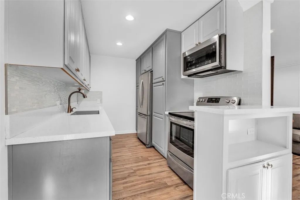 4140 Warner Boulevard 208, Burbank, CA 91505