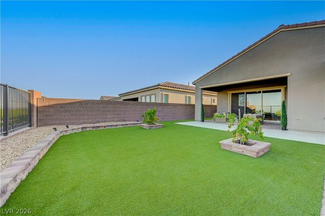 406 Nine Mile Creek Drive, Las Vegas, NV 89138