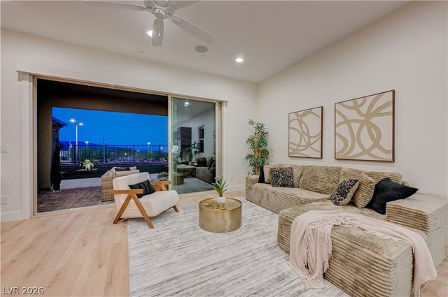 406 Nine Mile Creek Drive, Las Vegas, NV 89138