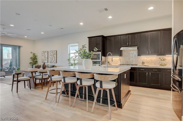 406 Nine Mile Creek Drive, Las Vegas, NV 89138