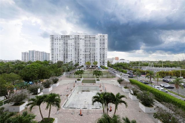 2851 NE 183rd St 504E, Aventura, FL 33160