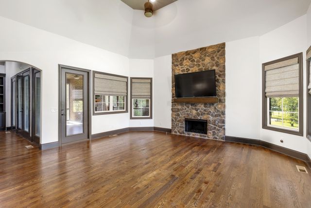 2713 Deer Haven Ct, Franklin, TN 37067