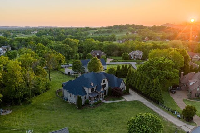 2713 Deer Haven Ct, Franklin, TN 37067