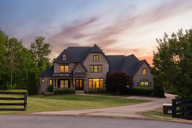 2713 Deer Haven Ct, Franklin, TN 37067