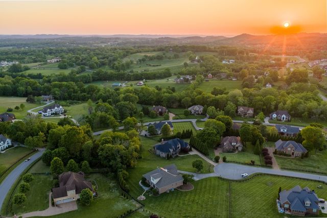 2713 Deer Haven Ct, Franklin, TN 37067