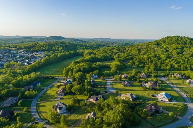 2713 Deer Haven Ct, Franklin, TN 37067