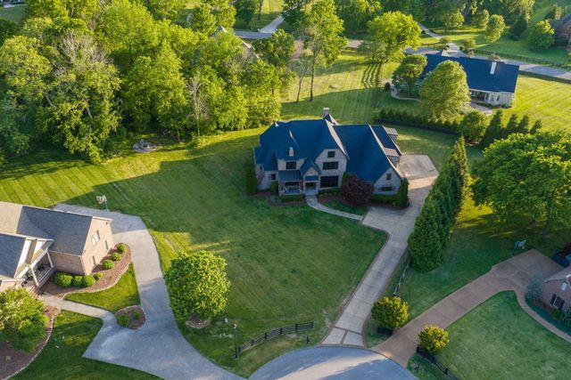 2713 Deer Haven Ct, Franklin, TN 37067