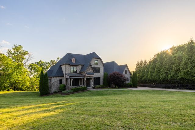 2713 Deer Haven Ct, Franklin, TN 37067